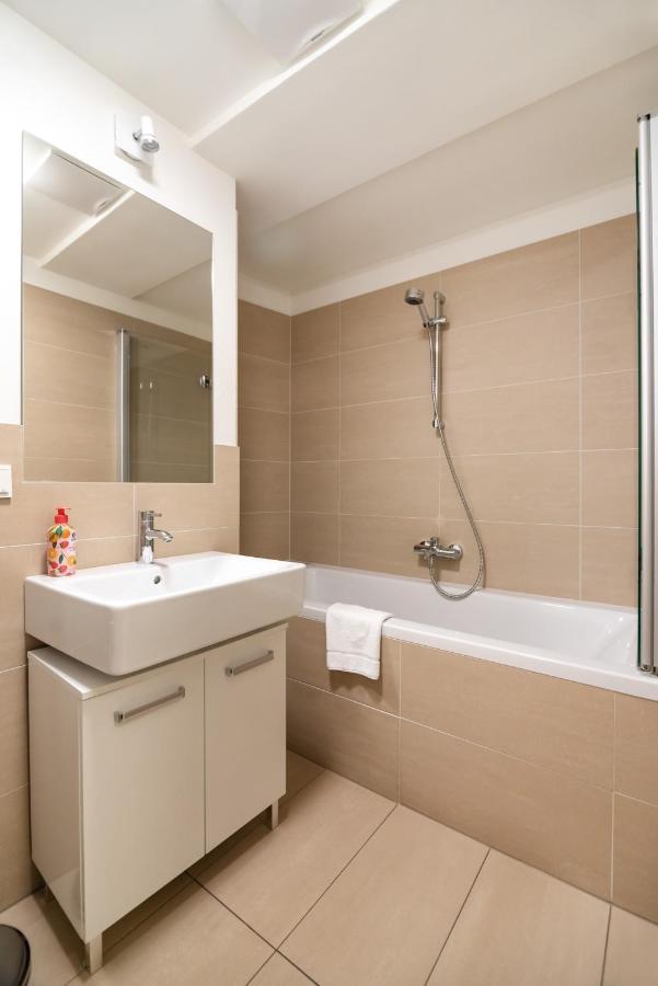 וינה Quiet And Cozy Apartment Next To Mariahilfer Strasse And Naschmarkt With Ac, Minimum 30 Nights מראה חיצוני תמונה