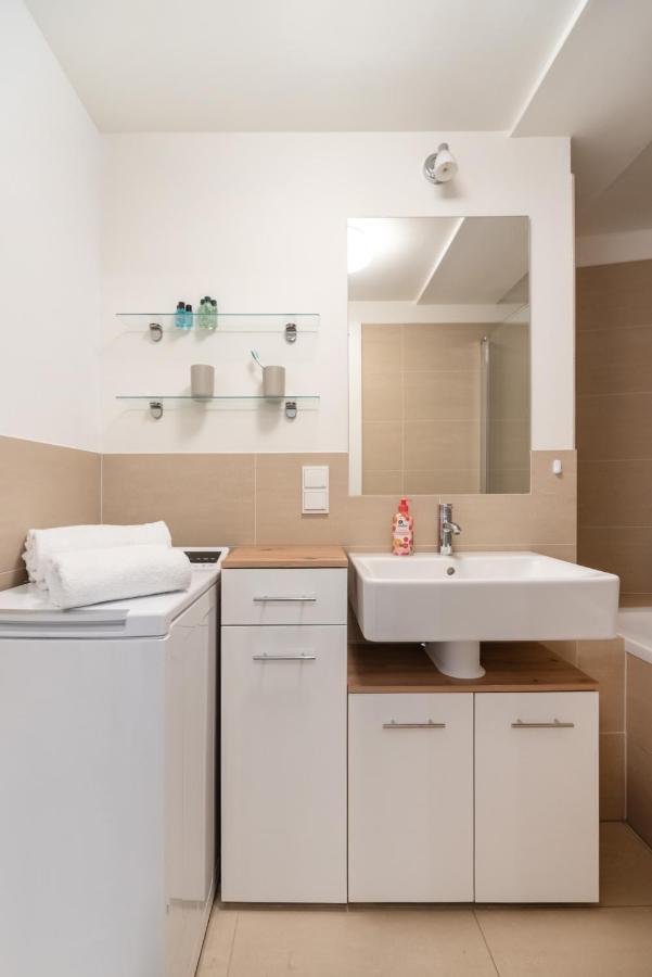 וינה Quiet And Cozy Apartment Next To Mariahilfer Strasse And Naschmarkt With Ac, Minimum 30 Nights מראה חיצוני תמונה