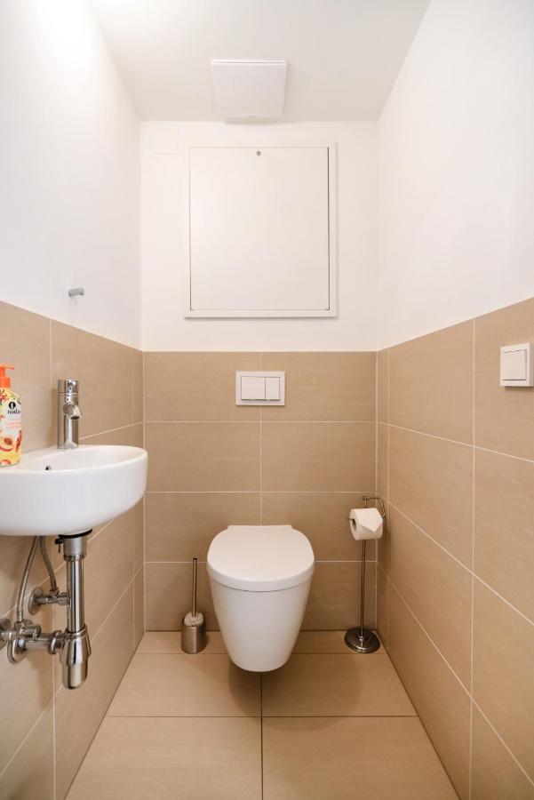וינה Quiet And Cozy Apartment Next To Mariahilfer Strasse And Naschmarkt With Ac, Minimum 30 Nights מראה חיצוני תמונה