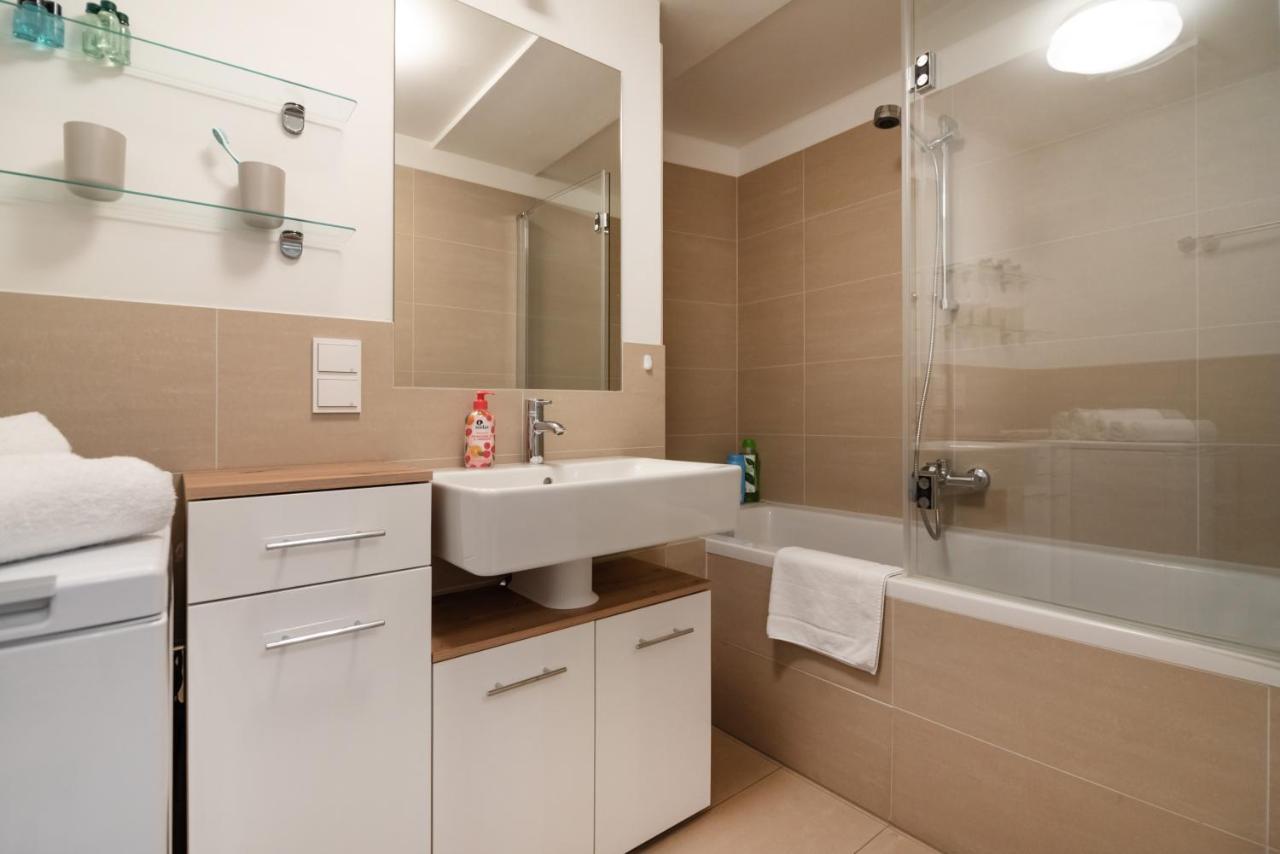 וינה Quiet And Cozy Apartment Next To Mariahilfer Strasse And Naschmarkt With Ac, Minimum 30 Nights מראה חיצוני תמונה